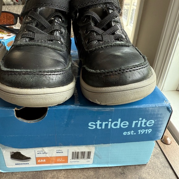 Stride Rite Black and Gray Kids Sneakers - Picture 1 of 3